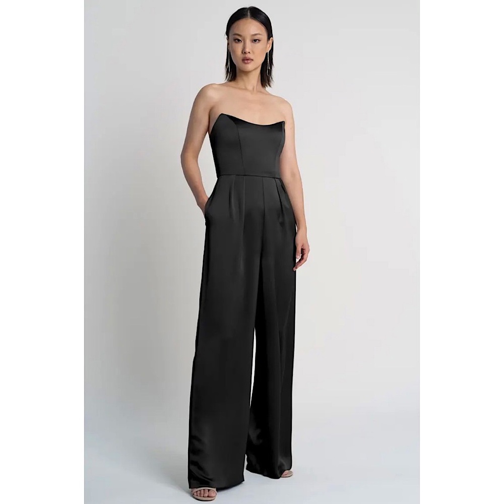 Adelyn Rae NWOT Sleeveless Boned Skinny Fit Jumpsuit - Black